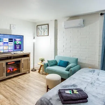 Studio W/ King Bed Near Dwtd